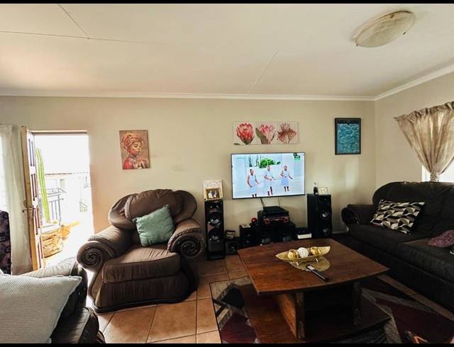 2 BEDROOM APARTMENT FOR SALE IN CASTLEVIEW